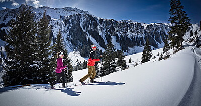 Schneeschuhwandern: Aktivitäten abseits der Piste im Winterurlaub in Saalbach Hinterglemm