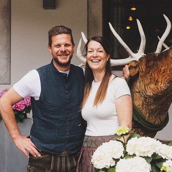 Camilla and Hannes Die Mitarbeiter im 4-Sterne Superior Hotel Die Sonne in Saalbach im Juni 2026 © Stefanie Oberhauser