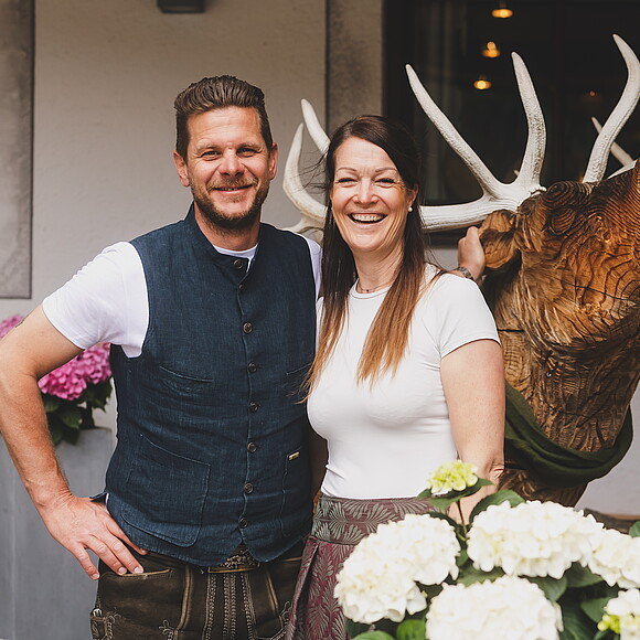 Camilla und Hannes Die Mitarbeiter im 4-Sterne Superior Hotel Die Sonne in Saalbach im Juni 2026 © Stefanie Oberhauser