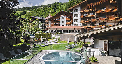 HOTEL DIE SONNE Hotelansicht im Juni 2025 © Stefanie Oberhauser